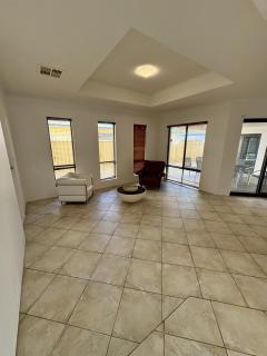 Seacrest - Spacious Beachside Retreat - Bunbury - 2
