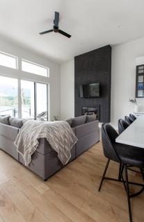 Lakeside Living New 3 Bedroom Waterfront Retreat - Lake Cowichan - 7