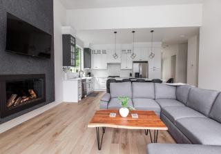 Lakeside Living New 3 Bedroom Retreat - 9