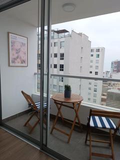 Vive y trabaja con estilo en San Miguel, moderno departamento de 2 dorms con balcon - 5