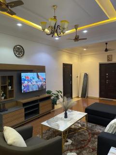 Groundfloor 2bed apartment, ensuites and a study - 0