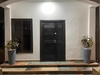 Groundfloor 2bed apartment, ensuites and a study - 4