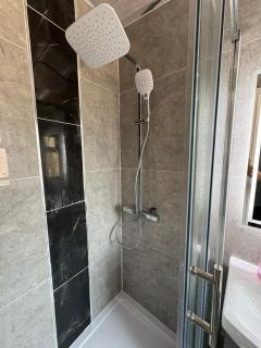 Private Detached Studio with Ensuite Cozy and Self-Contained - Luton - 8
