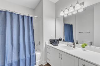 Upscale King 2BR Suite Mins to Downtown Raleigh! - Cary - 8