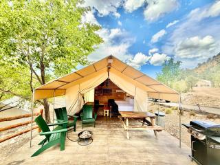 Glamping Tent #4 with Heat AC and Private Bath - Orderville - 0