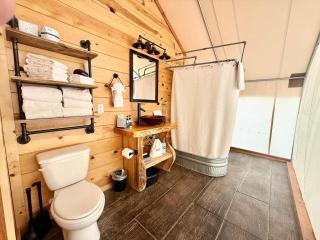 Glamping Tent #4 with Heat AC and Private Bath - Orderville - 7