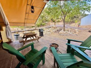 Glamping Tent #4 with Heat AC and Private Bath - Orderville - 4