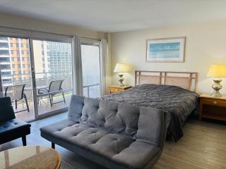 Ilikai Apt 1042 - Spacious Studio with Ocean-Lagoon Views - Honolulu - 1
