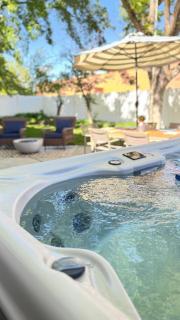 Spacious Sandy Home with Hot Tub & Game room near Ski resorts Park City & Down Town - Sandy - 0
