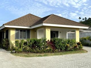 The Sunshine 3 Bedroom Villa with pool & gym - 0