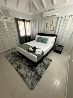 The Sunshine 3 Bedroom Villa with pool & gym - 4