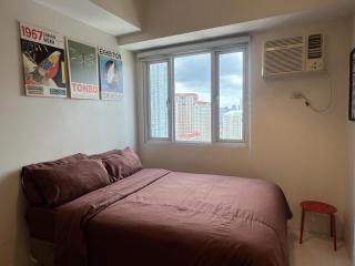 Eclectic Apartment l Accessible QC l Wifi & Netflix - Manila - 9