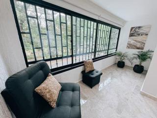Casa Lujosa vacacional El Poblado Medellín Por día Con Piscina Jacuzzi AC 9br - - 4
