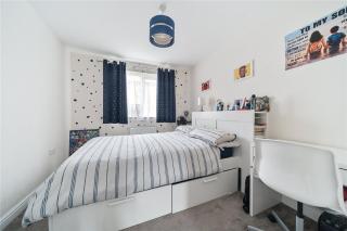 Stylish 4BR with Summerhouse - Swanscombe - 1