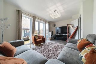Stylish 4BR with Summerhouse - Swanscombe - 0