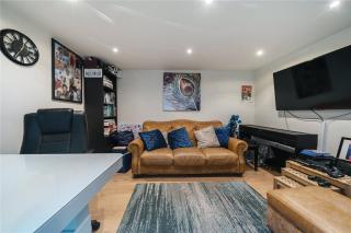 Stylish 4BR with Summerhouse - Swanscombe - 2