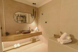 Take it Local-Modern Flat with Balcony View - 5