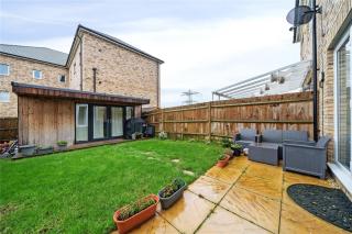 Stylish 4BR with Summerhouse - Swanscombe - 5