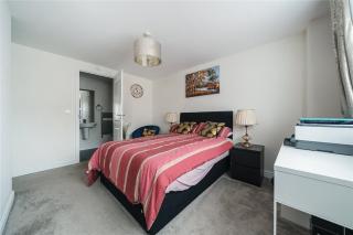 Stylish 4BR with Summerhouse - Swanscombe - 6