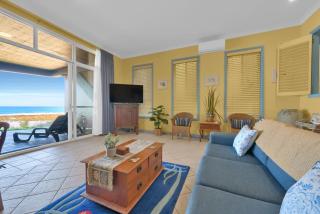 Al Mare Starfish Beachfront, Wifi Accom Holidays - The Entrance - 7