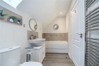 Stylish 4BR with Summerhouse - Swanscombe - 8