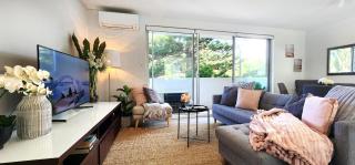 Moments to famous Bondi Beach - 8