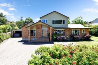 Lakeside Retreat with Swim Spa - Hamilton - 8
