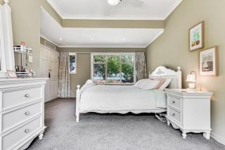 Lakeside Retreat with Swim Spa - Hamilton - 3