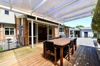 Lakeside Retreat with Swim Spa - Hamilton - 3
