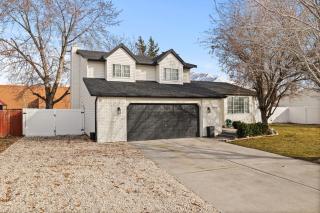 Spacious Sandy Home with Hot Tub & Game room near Ski resorts Park City & Down Town - Sandy - 5