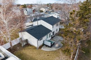 Spacious Sandy Home with Hot Tub & Game room near Ski resorts Park City & Down Town - Sandy - 9