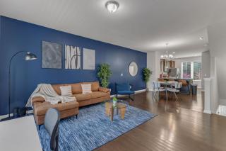 Upscale King 3BR Townhouse Mins to Downtown! - Raleigh - 0