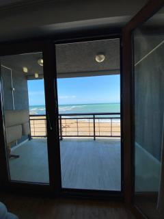 Уютный дом на первой линии моря - 1