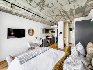 Luxury Studio Near Beach with AC and Patio - 0