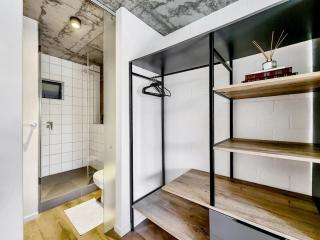 Luxury Studio Near Beach with AC and Patio - 9