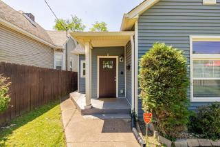 The Little Blue Haus - Two Miles to Broadway - Nashville - 6