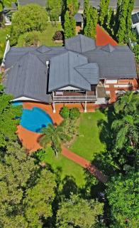 Willow Garden Stays - Beachfront 4 Bedroom Luxury Holiday Home - 9