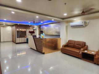 Hotel Kalpataru Grand - - 4