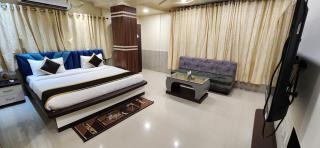Hotel Kalpataru Grand - - 2