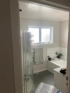 Queen Bed with garden view - Tauranga - 1