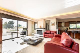 Captivating 3 BR Villa 360º Sea & Mountain Views - Near Kyparissia, Messinias - 3