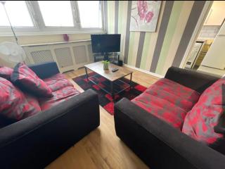 Victoria Centre Two Bedroom Apartments - City Centre in the Victoria Centre Shopping Centre with Kitchen and up to 4 Beds next to the Hilton Hotel - Parking for Cars or High Top Vans from Five Pounds a Day - Sunday 1pm Check-Out - FLASH SALE - - Nottingham - 4