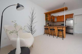 Bright Apartment Mazowiecka in Warsaw Near Old Town by Noclegi Renters - Warsaw - 2
