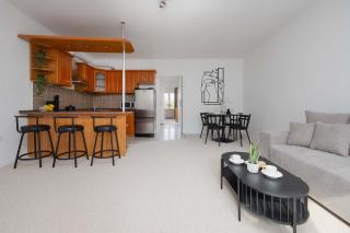 Bright Apartment Mazowiecka in Warsaw Near Old Town by Noclegi Renters - 6