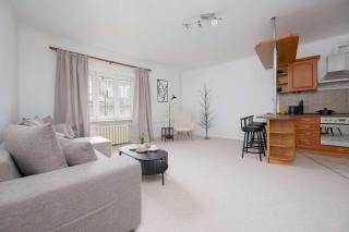 Bright Apartment Mazowiecka in Warsaw Near Old Town by Noclegi Renters - Warsaw - 1