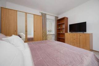 Bright Apartment Mazowiecka in Warsaw Near Old Town by Noclegi Renters - Warsaw - 6