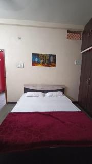 Ujjain Hotel Shree Ram Kut! Near Shri Mahakaleshwar Jyotirlinga Temple And Railway Station - Providing Air Conditioned Rooms With Free Wi-fi Facility & Excellent Room Service - Ujjain - 1