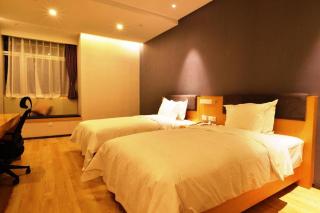 Holiday Inn Express Jinan Exhibition Center By IHG - 1