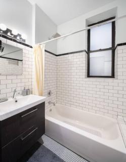 Spacious 4Bd with Backyard in Manhattan - New York - 1