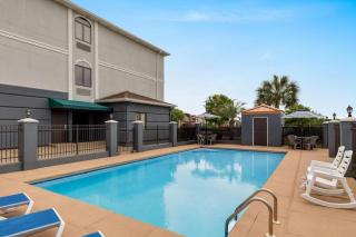 Days Inn & Suites by Wyndham Prattville-Montgomery - Prattville - 2